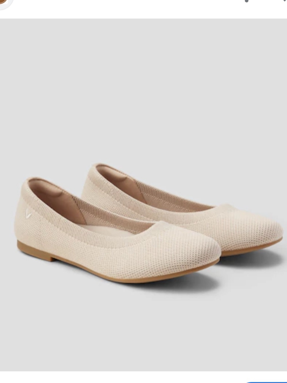 Vivaia Round-Toe Flats (Claire)